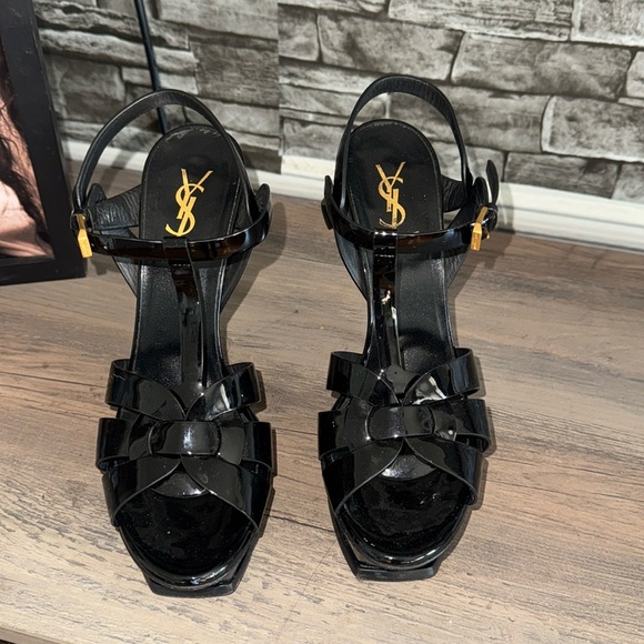 YSL tributes - Picture 1 of 3